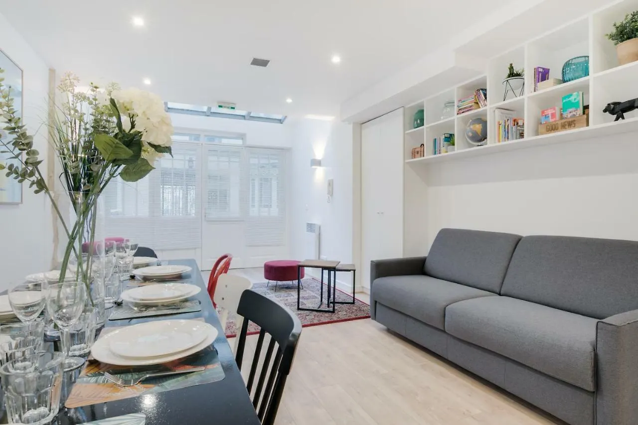 Loft Design For 8 People In Heart Of Apartment